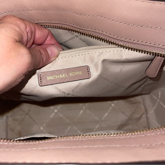 Michael kors powder blush pink purse - Picture 7 of 7